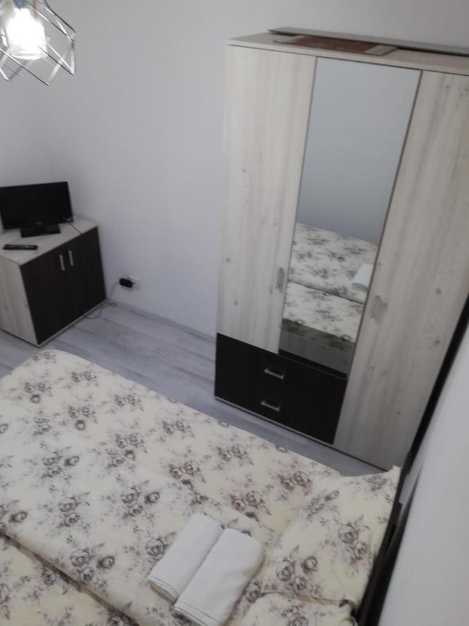 Apartament Brezoi Apartment Bagian luar foto